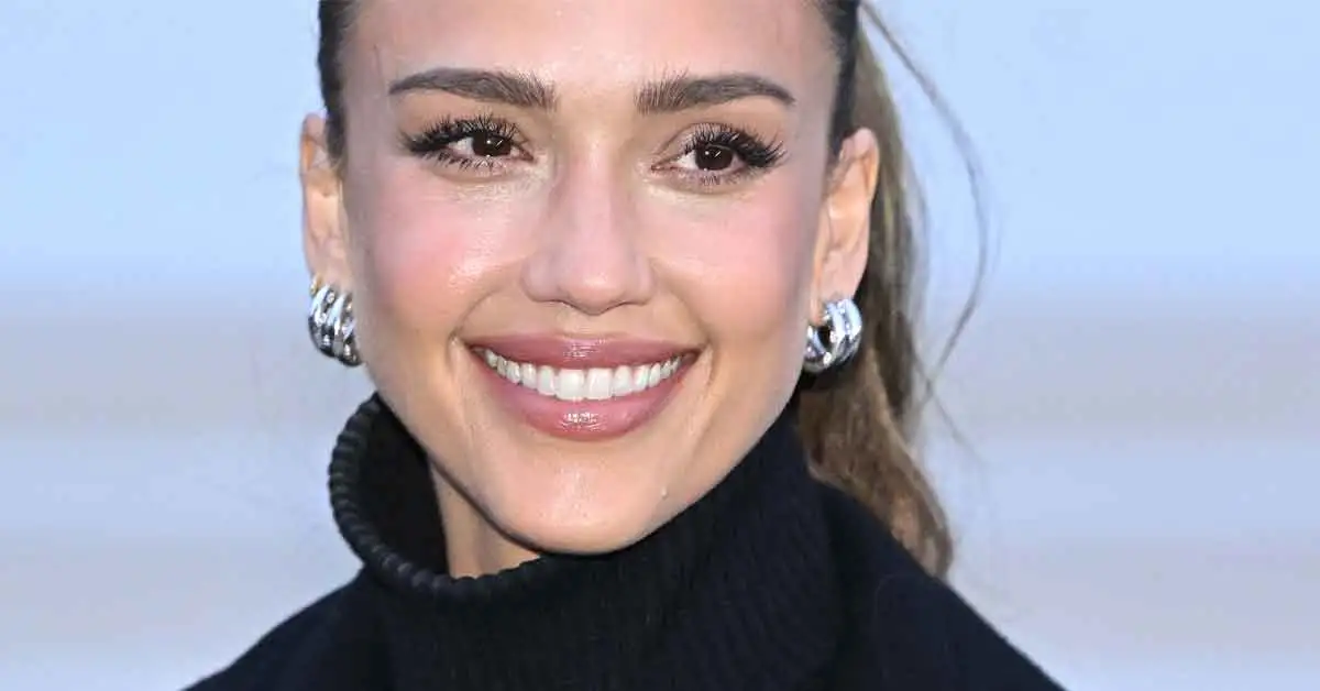 Зубы Джессики Альбы