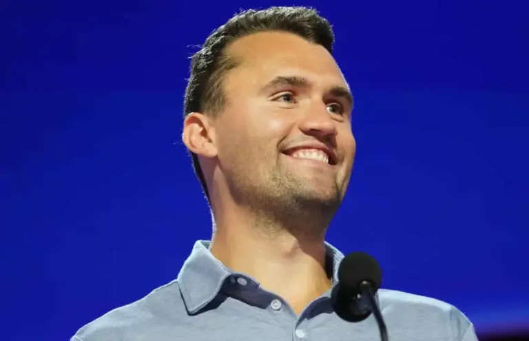 Les dents de Charlie Kirk