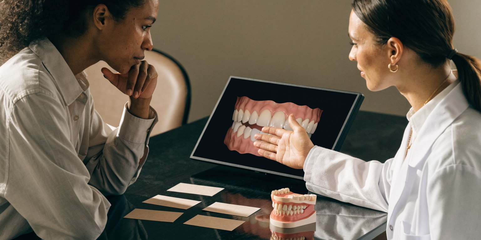 Individualized Hollywood Smile planning compared with a fixed treatment package
