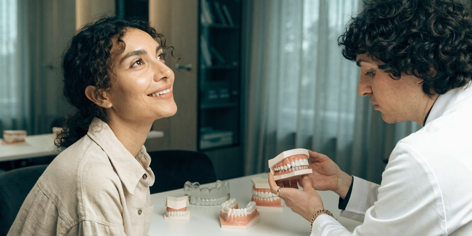 Individualized Hollywood Smile planning based on visible teeth, smile width and clinical needs