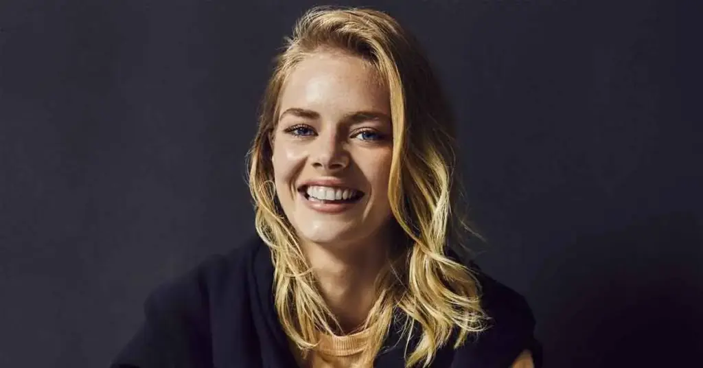 Samara Weaving's Teeth