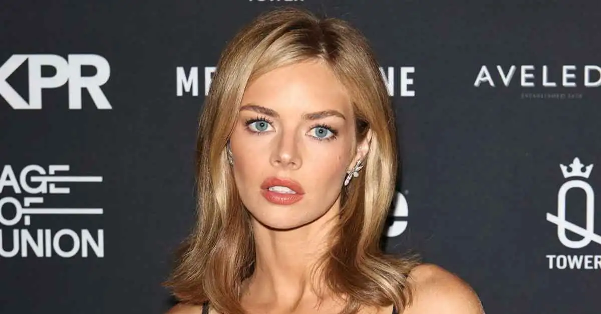 Samara Weaving's Teeth