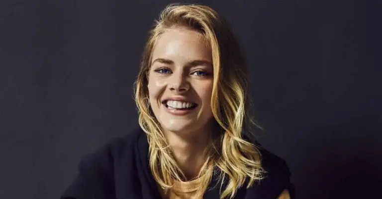 Samara Weaving's Teeth
