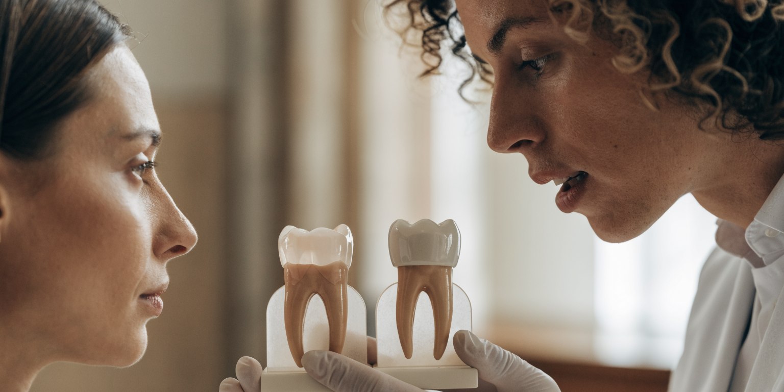Veneer and crown longevity reviewed as treatment-specific parts of a Hollywood Smile