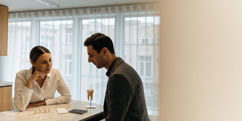 A patient and dentist discuss veneer materials and a treatment estimate